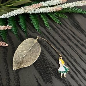 📕 New! Alice Inspired Metal Gold Leaf Vein Bookmark